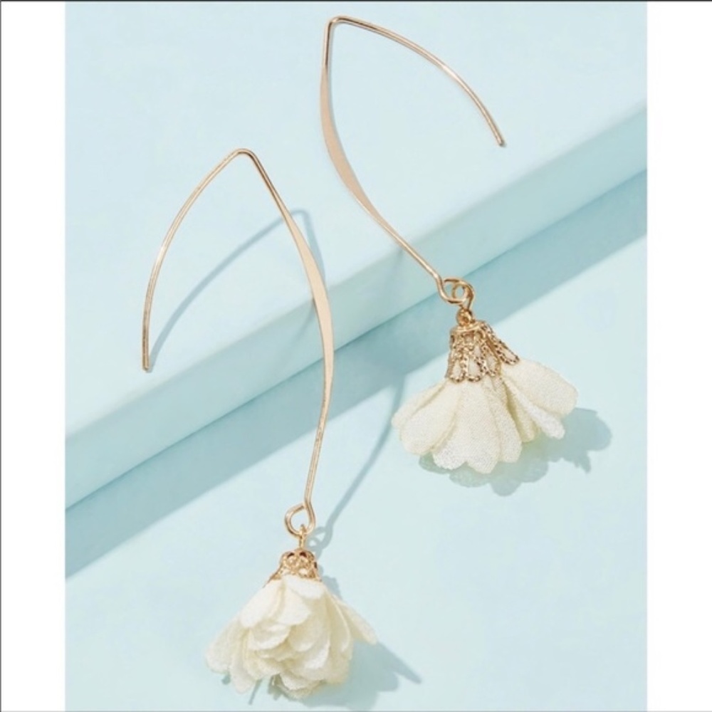 New White Flower Daisy Gold Dangle Hook Earrings
